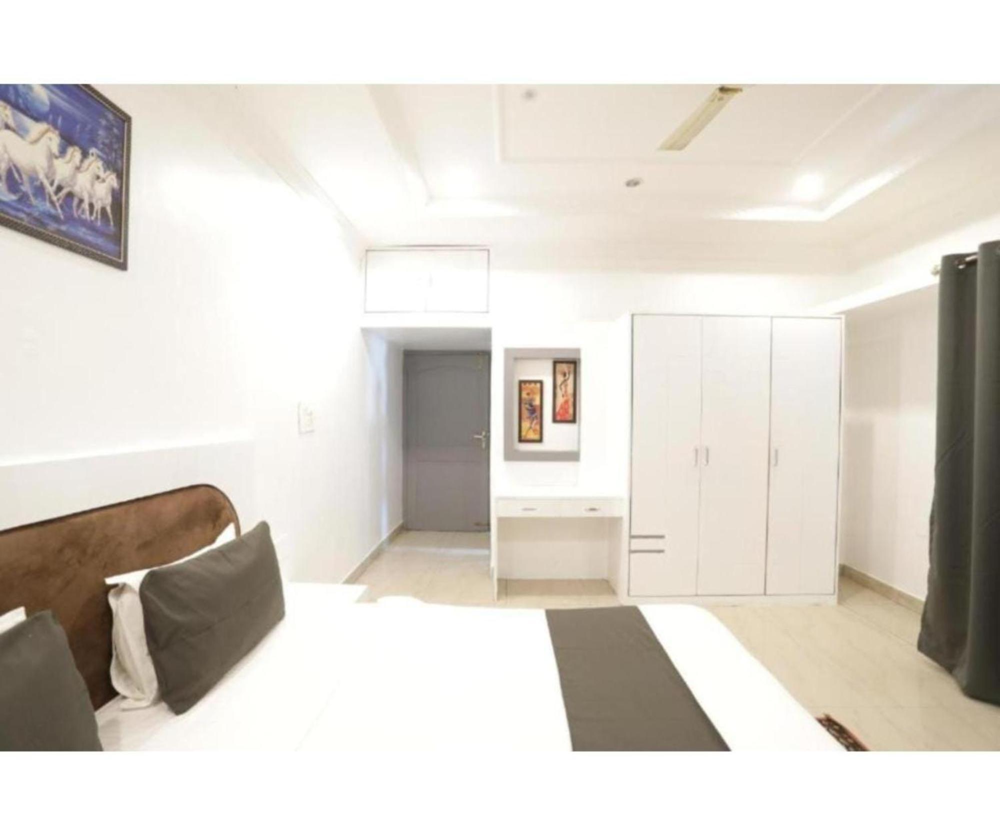 Day S Inn Luxury Stay Near Care Hospital In Budget Friendly Price Best Seller Бхубанешвара Экстерьер фото